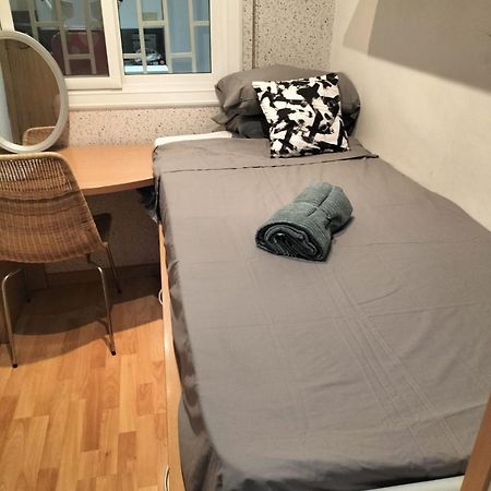 Habitacion En Piso Compartido Cerca Del Camp Nou Οσπιταλέτ ντε Λιοβρεγάτ Εξωτερικό φωτογραφία